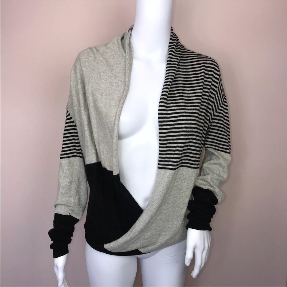 Max Studio Shrug Sweater SZ S Striped Tan Black - Picture 3 of 4